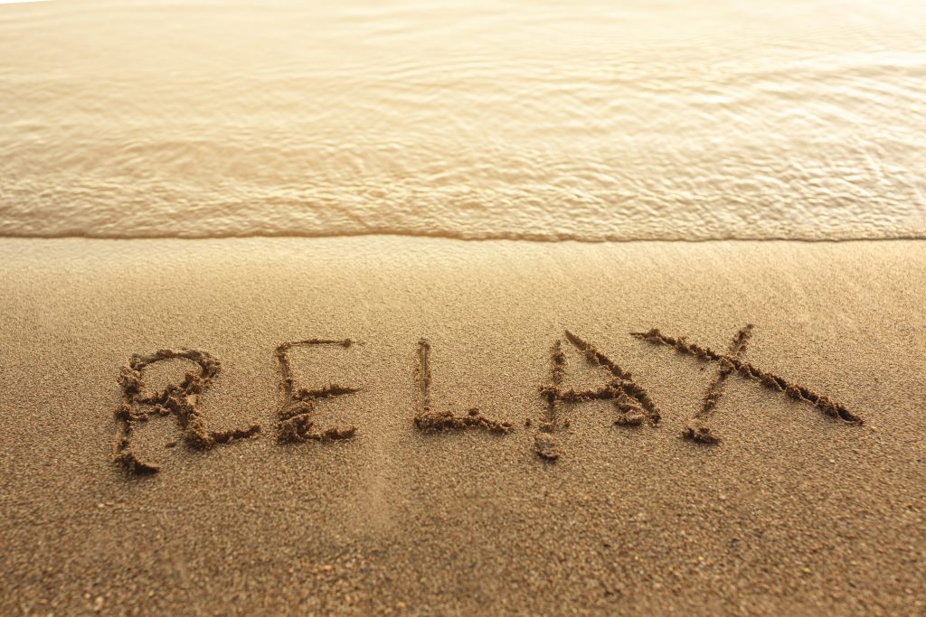 relax écrit sur le sable